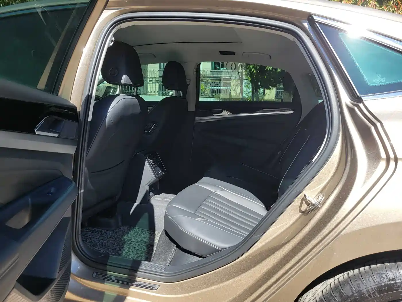 Volkswagen Passat 2022 330TSI Starlight Elite Edition фото 6
