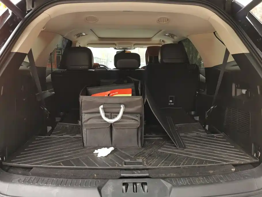 Фото 4 - Ford Explorer