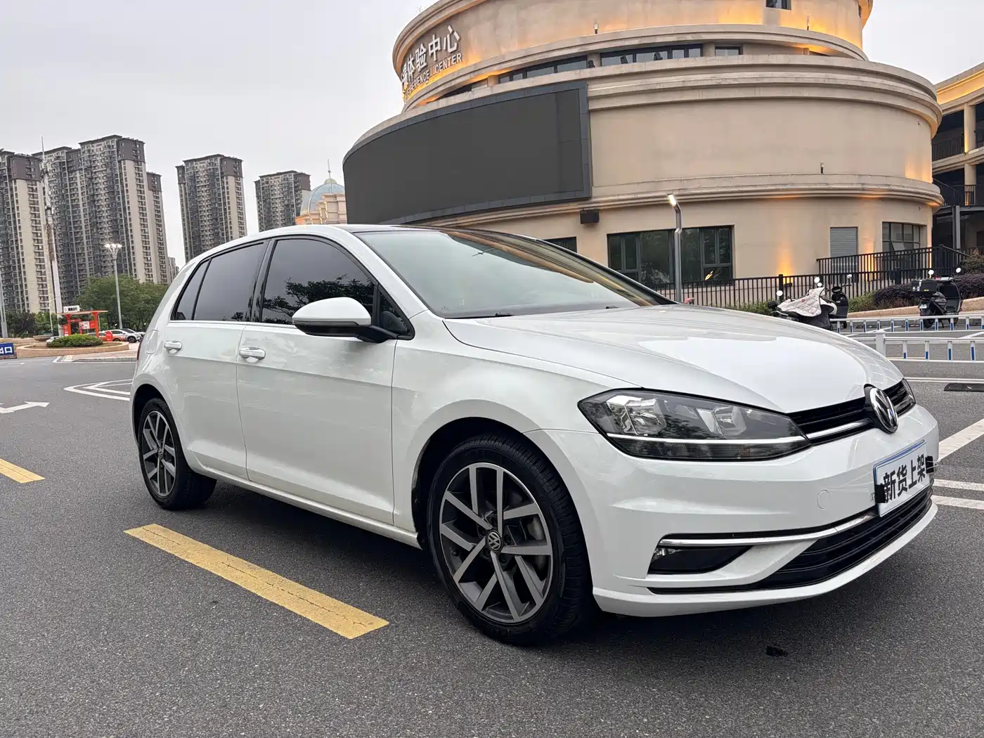 Volkswagen Golf 2020 280TSI DSG Luxury фото 3