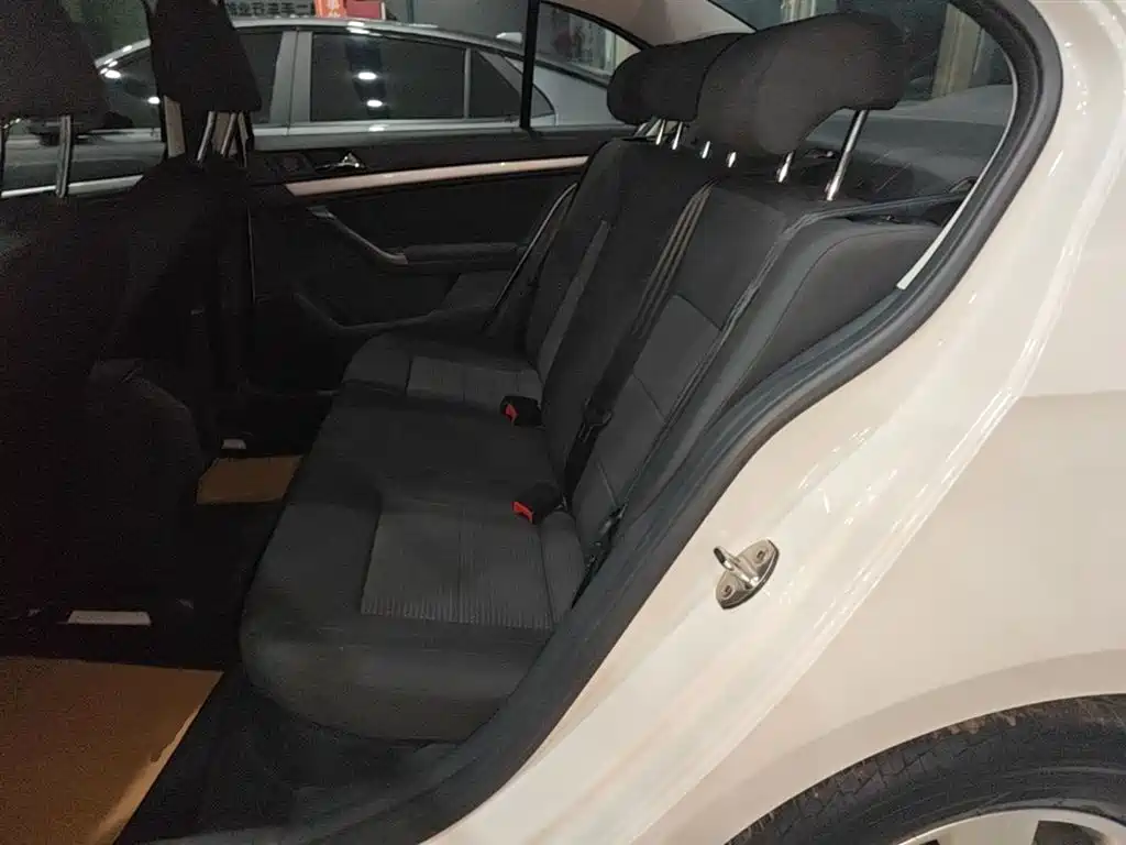 Volkswagen Lavida 2017 1.6L Automatic Trend Edition фото 17