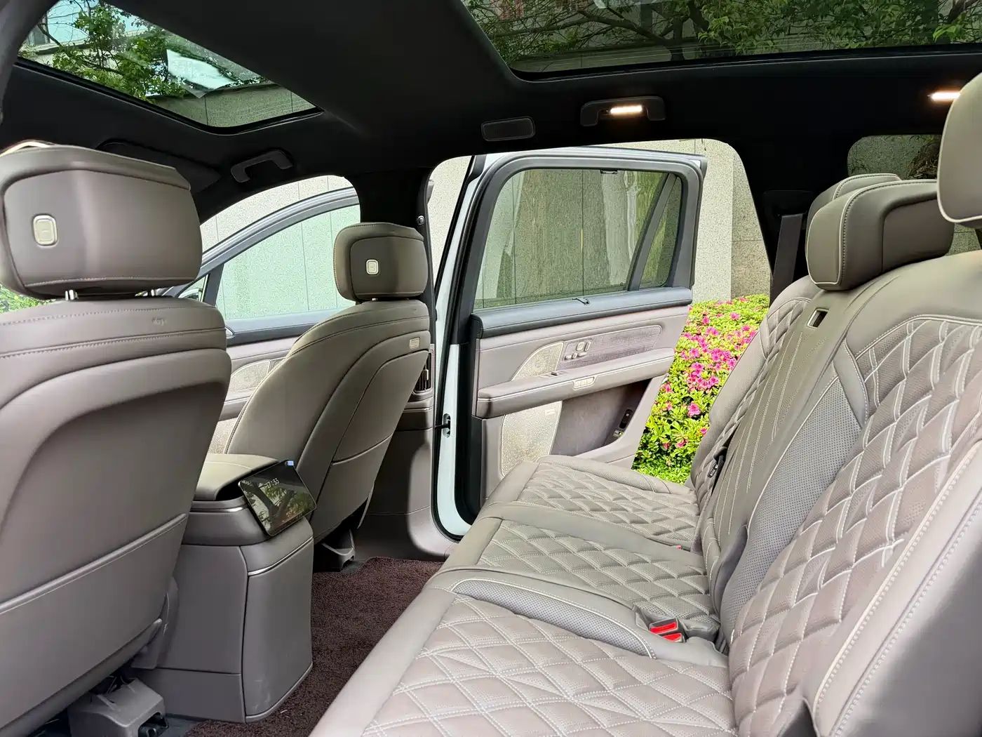 NIO ES8 2025 Base Model 7-Seater фото 9