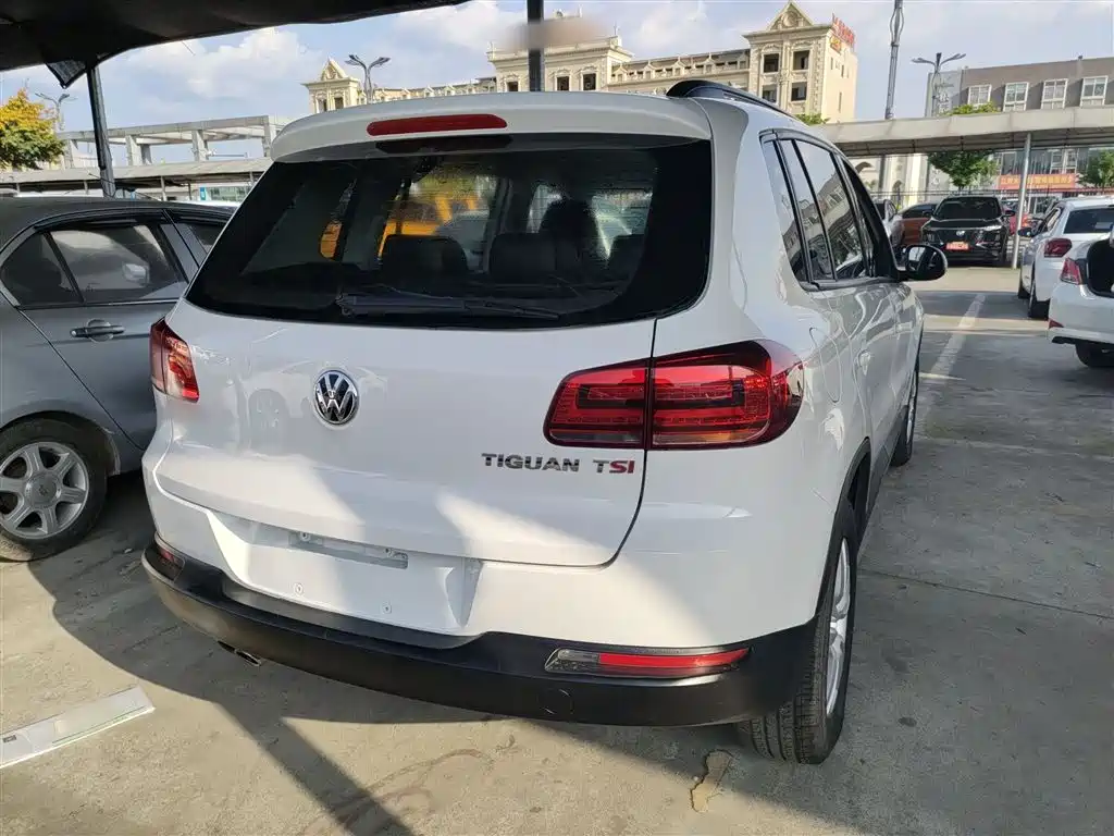Volkswagen Tiguan 2015 1.8TSI Automatic 2WD Trendline фото 7