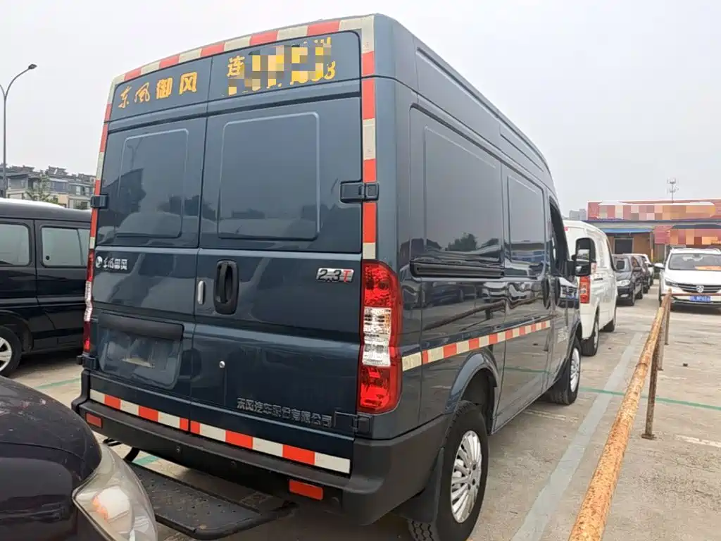 Dongfeng Yufeng Yufeng 2024 2023 V9+ 2.3T Manual FWD Van Short Wheelbase Medium Roof 3 Seater