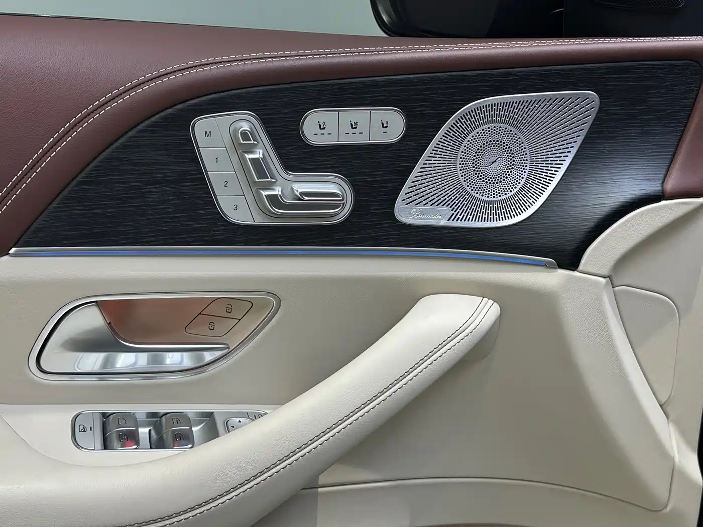 Mercedes-Benz Maybach GLS 2025 GLS 600 4MATIC Polar Night Edition фото 10
