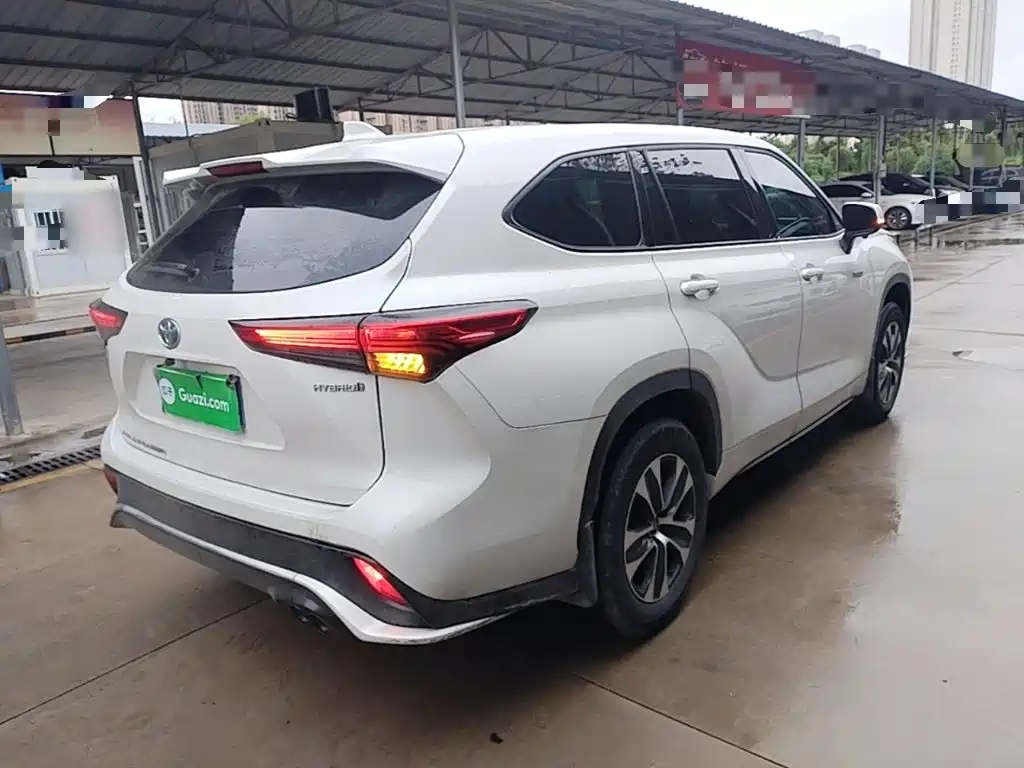 Фото 7 - Toyota Crown Kluger
