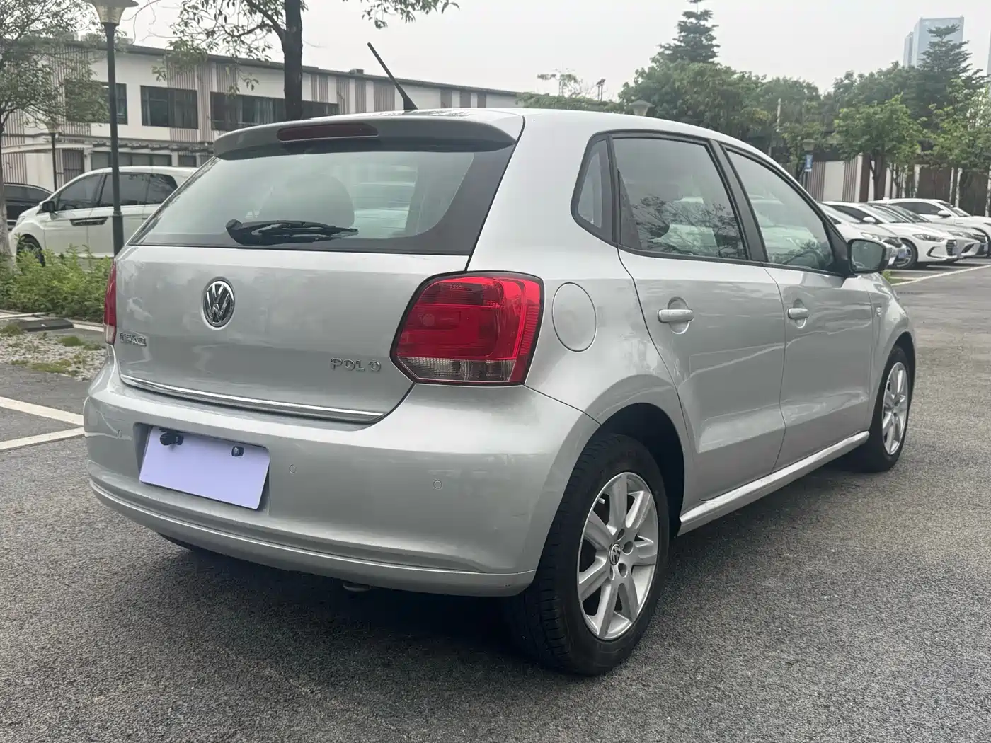 Volkswagen Polo 2011 1.4L Automatic Cool Edition фото 7