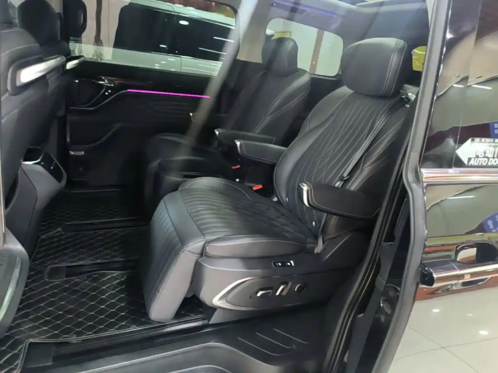 Maxus MIFA 9 2023 2022 Long Range Forest 6-Seater