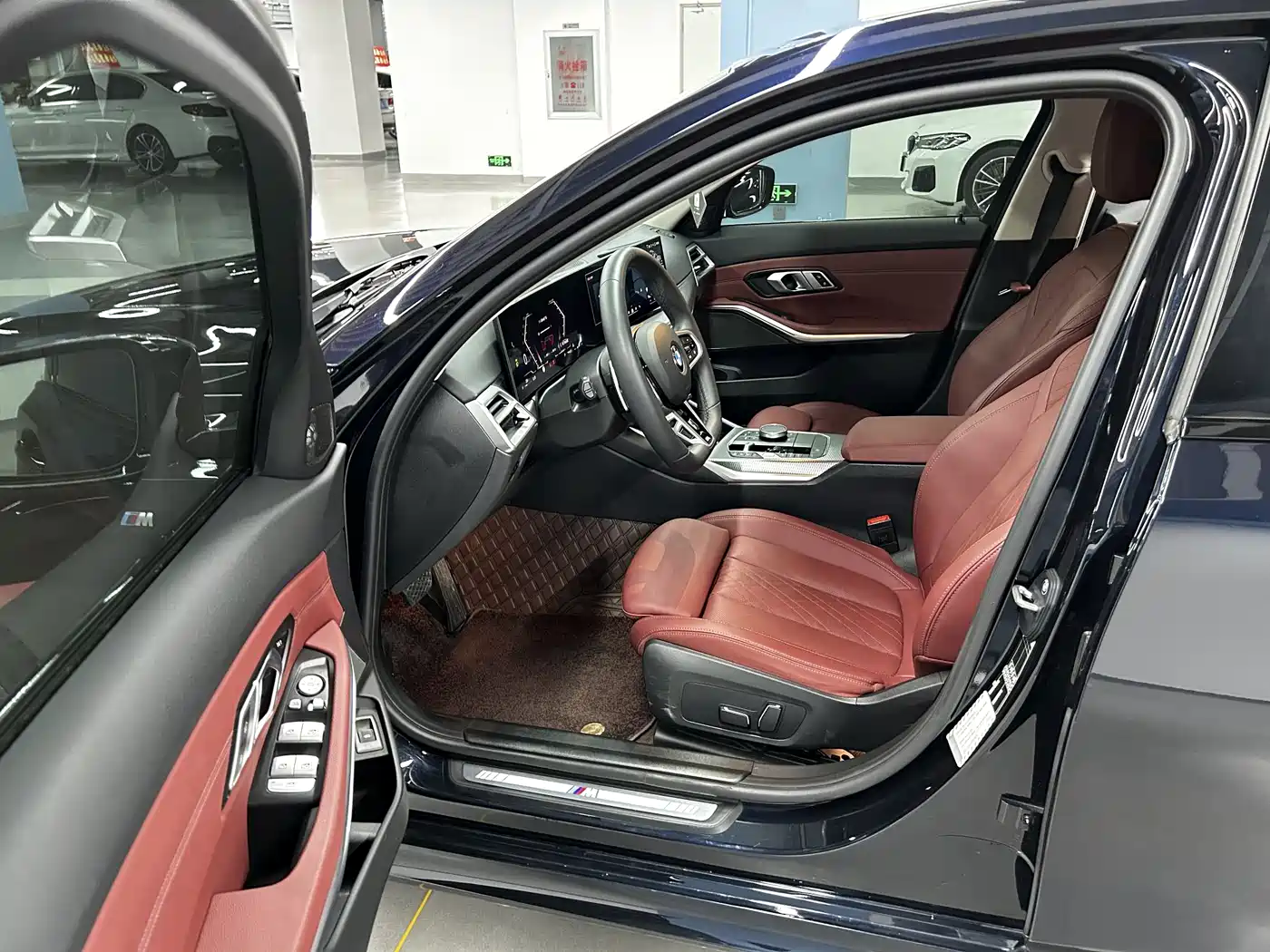 BMW 3 Series 2024 330Li M Sport Shadowline Package фото 15