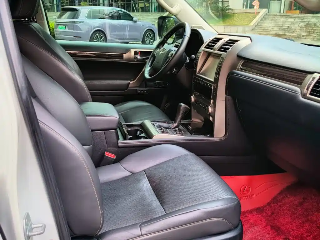Photo 9 - Lexus GX