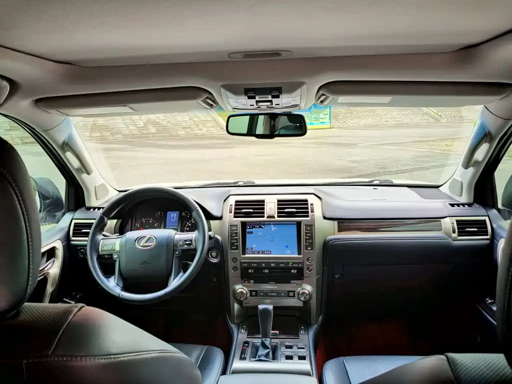 Photo 8 - Lexus GX
