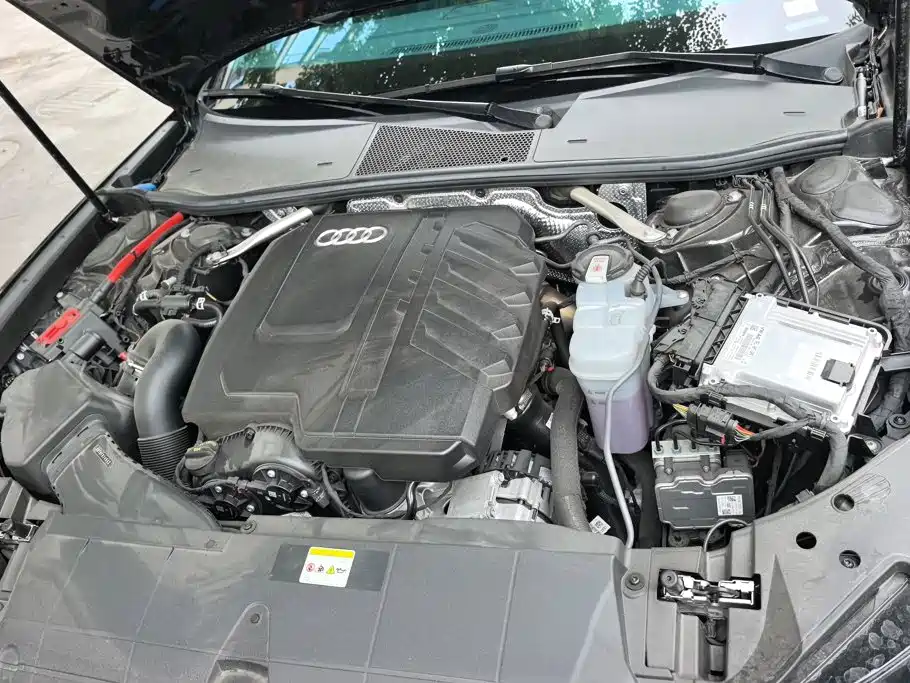 Фото 10 - Audi A6L