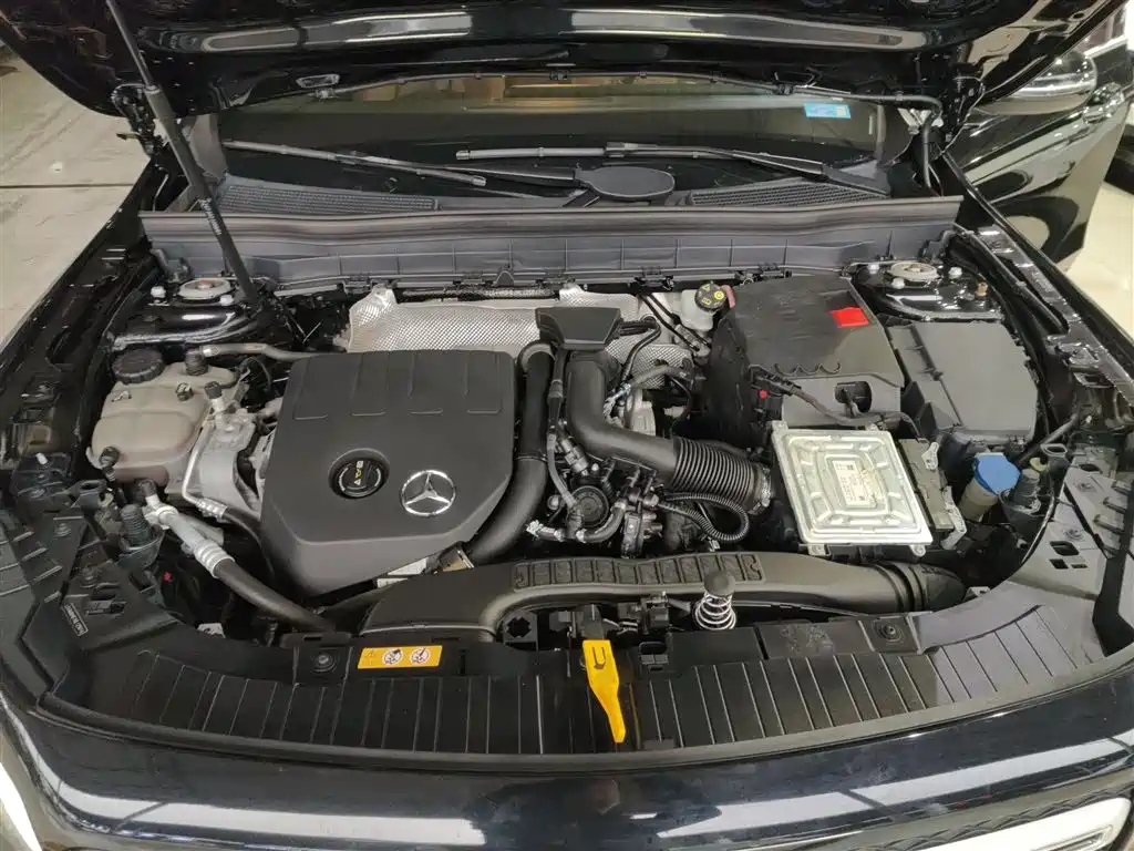 MERCEDES-BENZ GLB