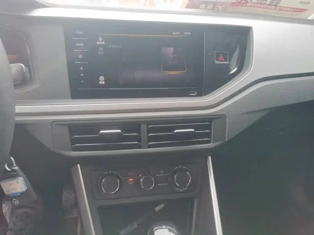 VOLKSWAGEN POLO