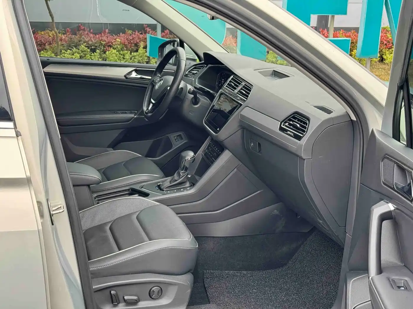 Volkswagen Tiguan L PHEV 2020 430PHEV Plug-in Hybrid Flagship Edition фото 11