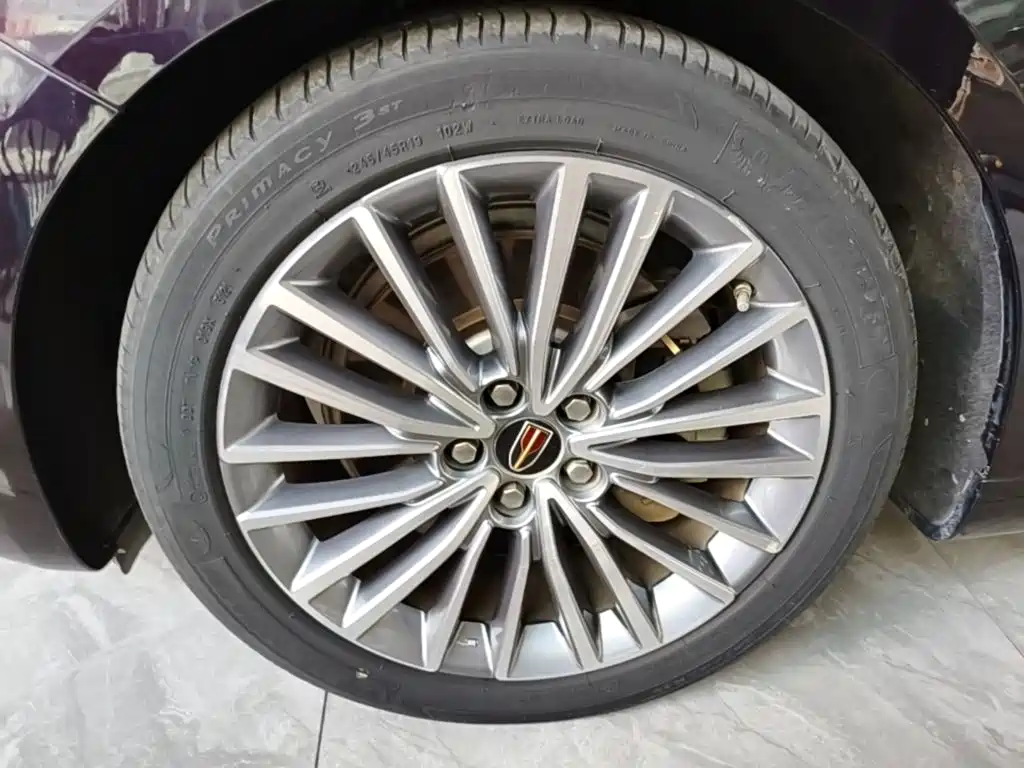 Фото 23 - Hongqi H9