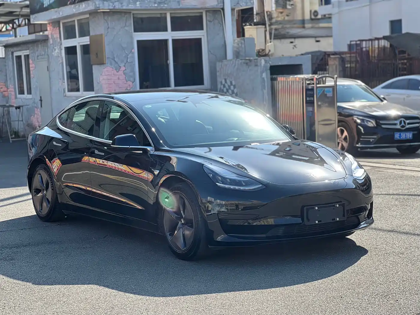 TESLA MODEL 3