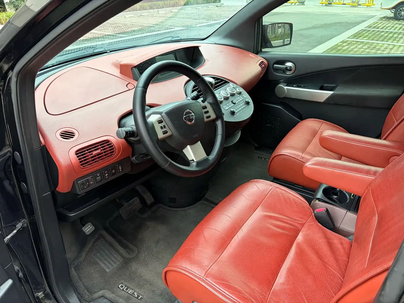 Photo 6 - Nissan Quest