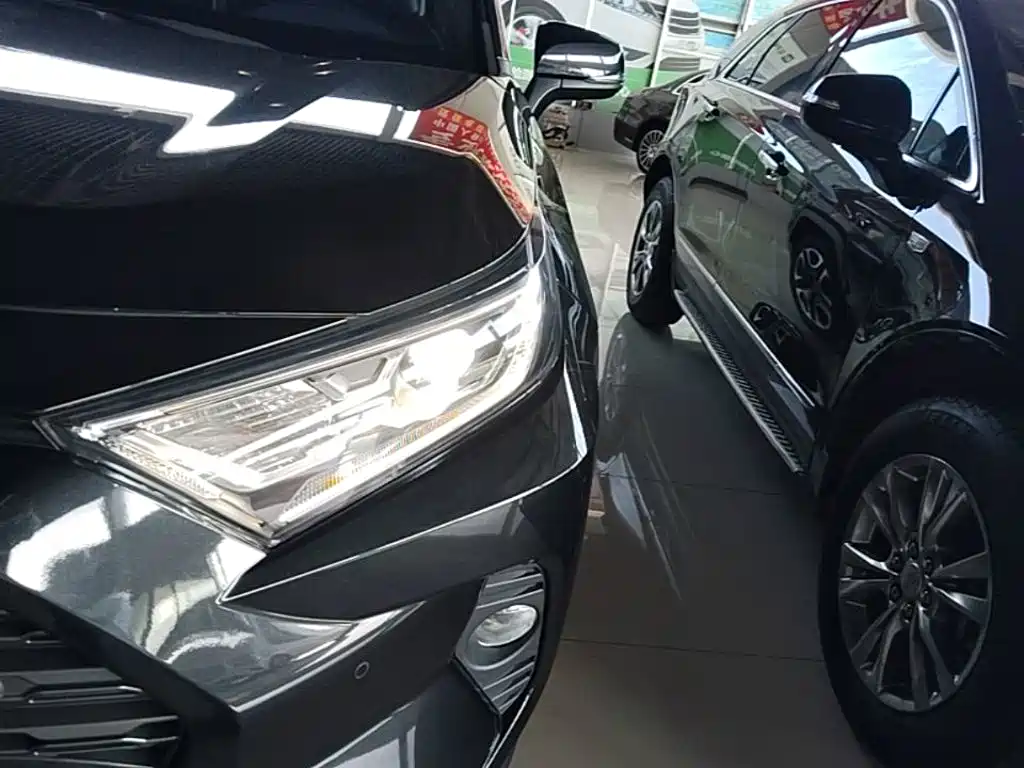 Фото 24 - Toyota RAV4