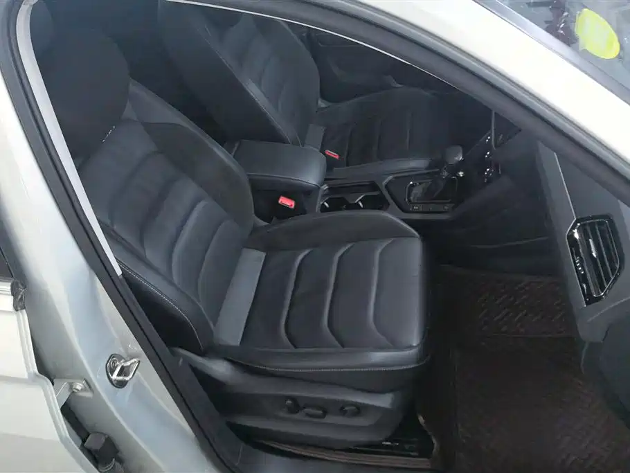 Volkswagen Tiguan L 2021 330TSI Automatic 2WD Smart фото 8