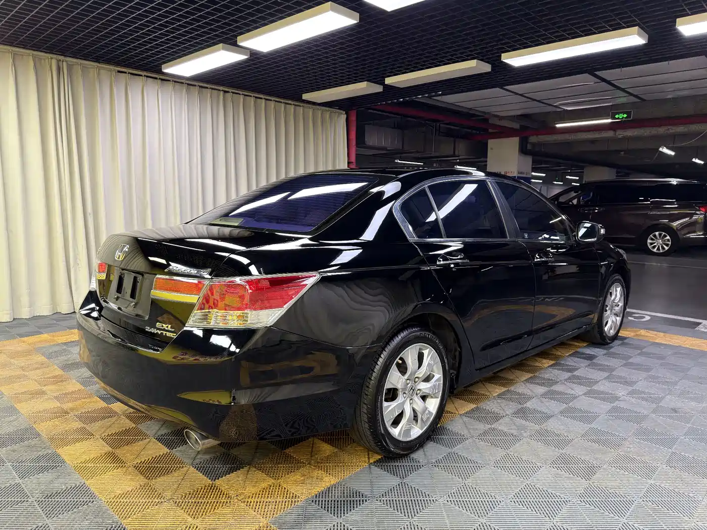 Фото 4 - Honda Accord