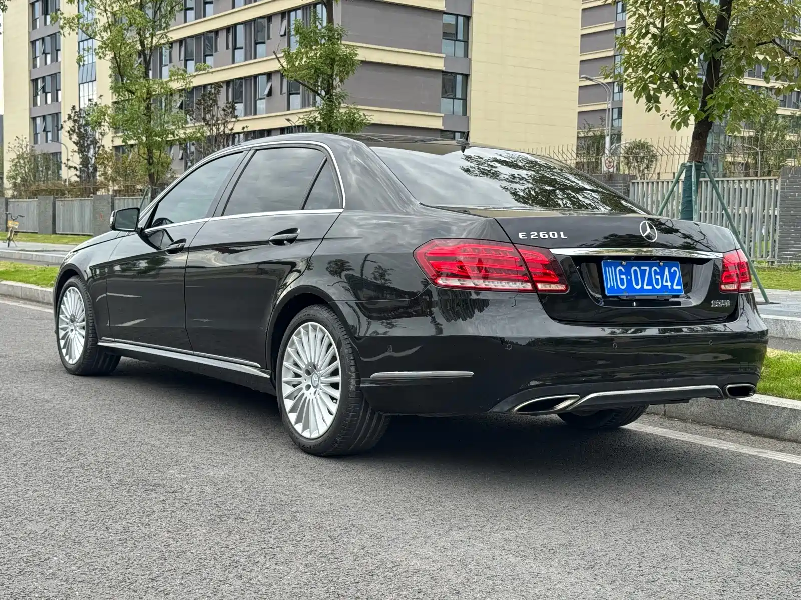 Фото 14 - Mercedes-Benz E-Class