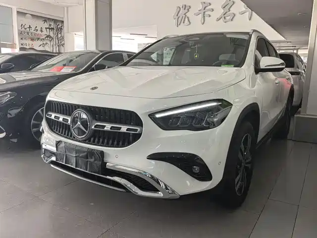 MERCEDES-BENZ GLA
