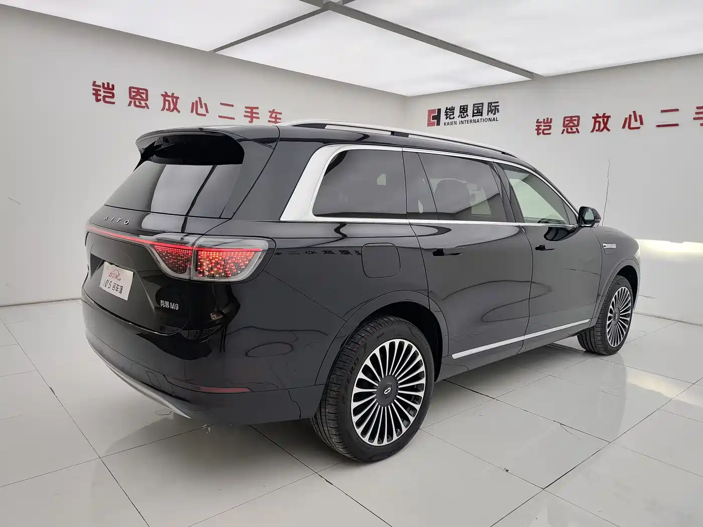 AITO Wenjie AITO M9 2024 Extended Range Max 42kWh 5-seater фото 4