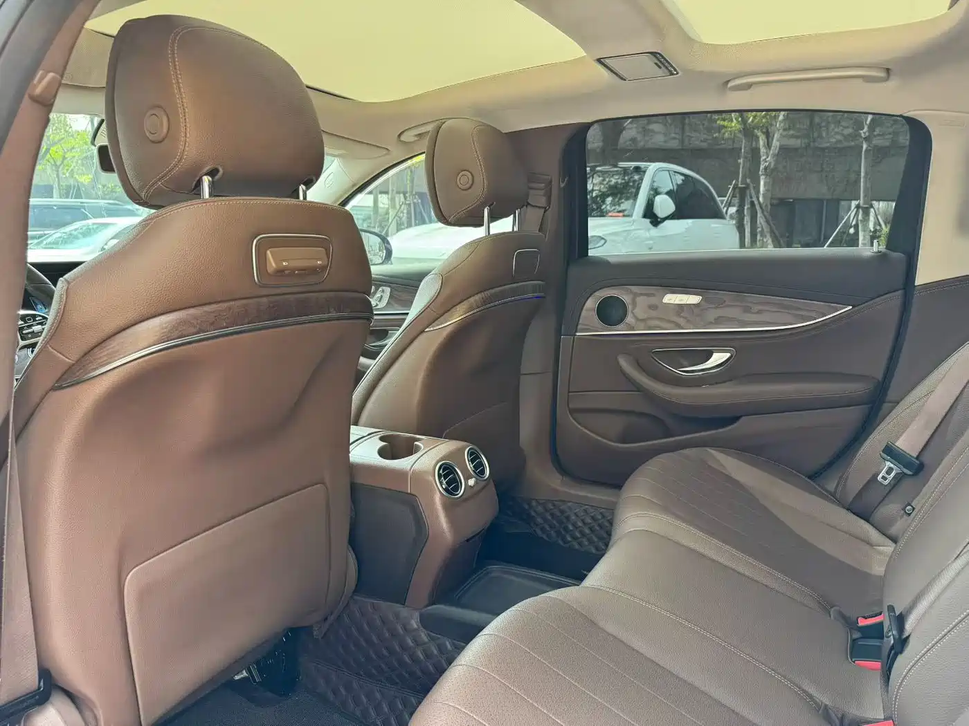 Mercedes-Benz E-Class 2019 E 300 L Sport Fashion фото 6