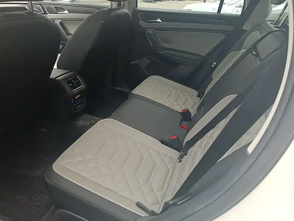 Volkswagen Tayron 2023 300TSI 2WD Luxury Plus Advanced Edition фото 17