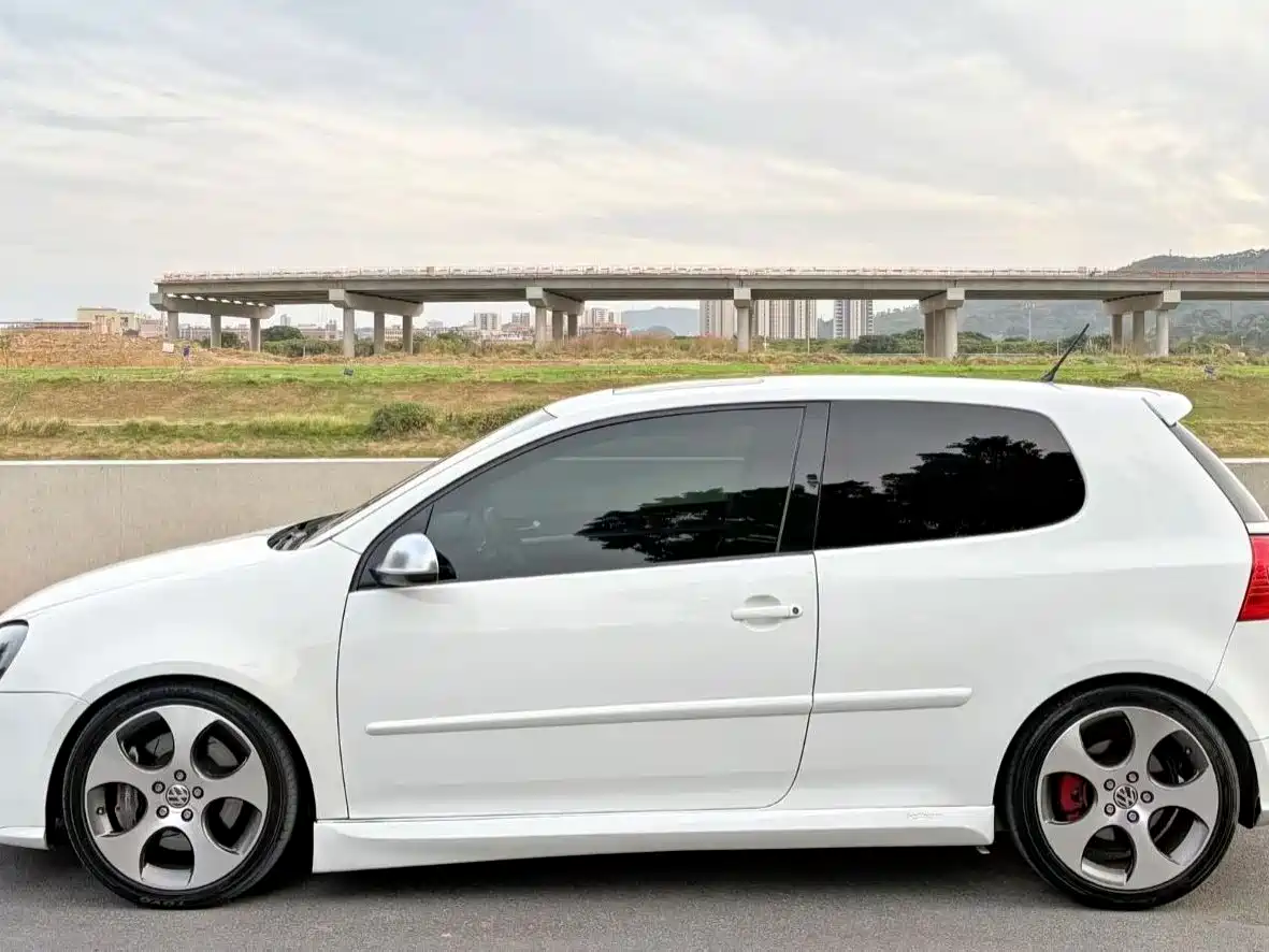 Volkswagen Golf (Import) 2006 GTI 2.0T 3-Door фото 6