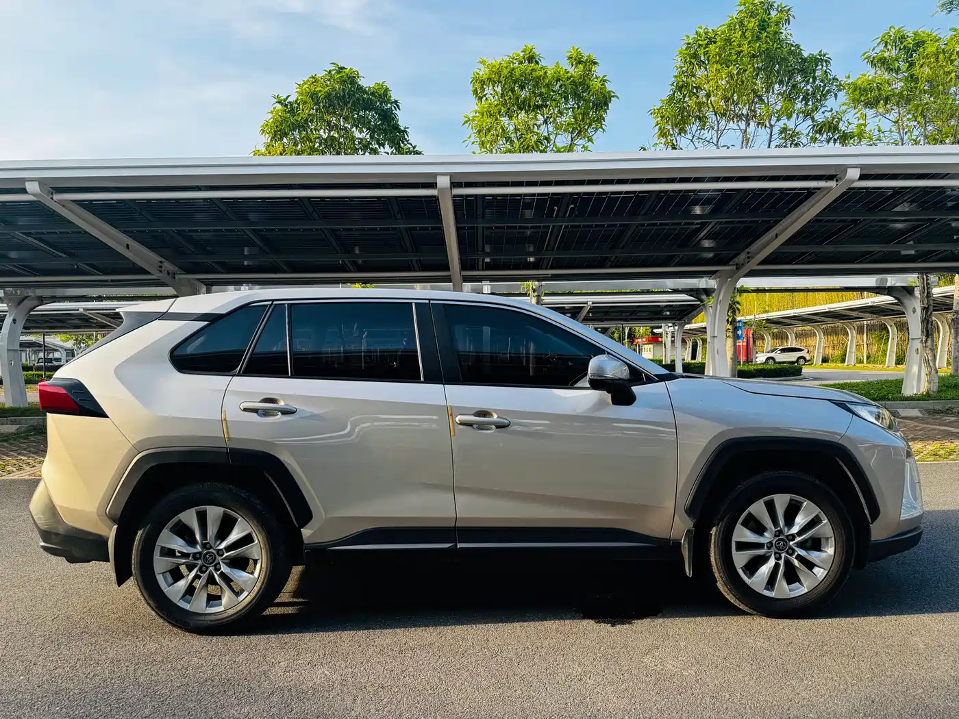 Toyota Wildlander 2022 2.0L CVT FWD Leading Edition фото 14