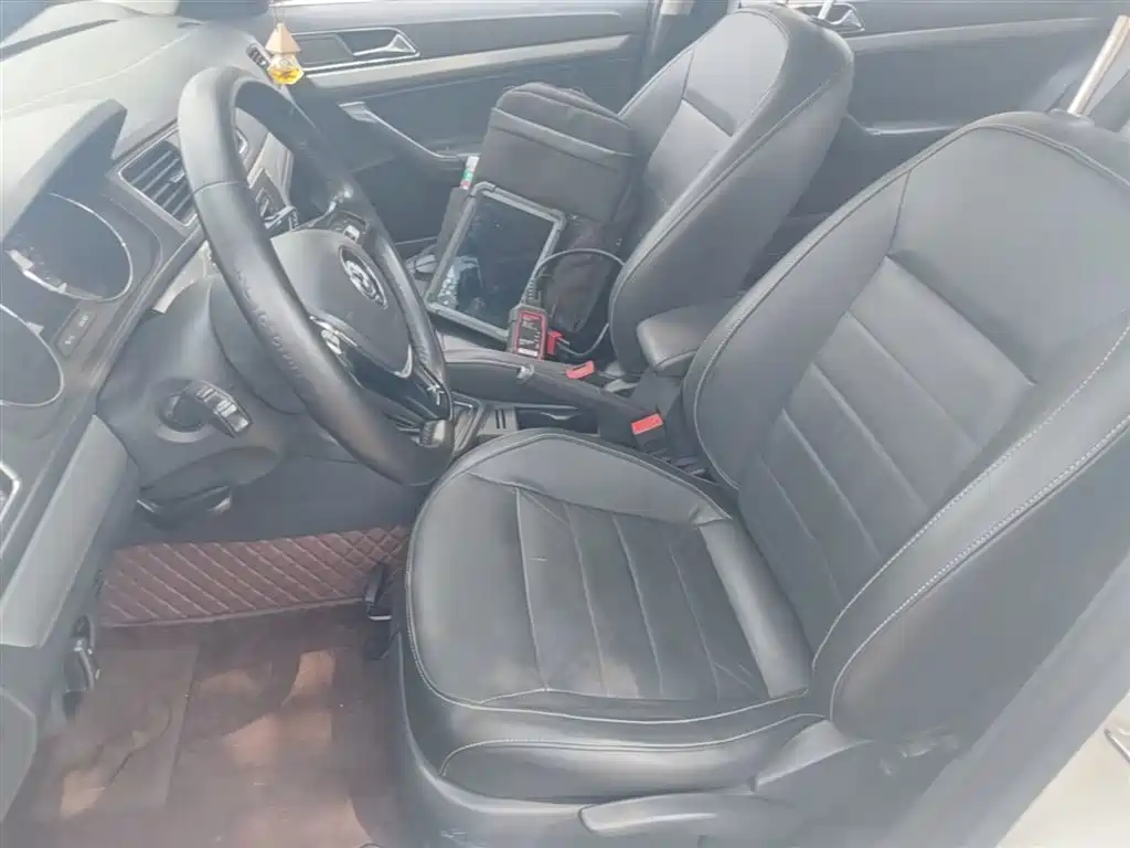 Volkswagen Lavida Tour 2017 180TSI DSG Comfort Edition фото 15