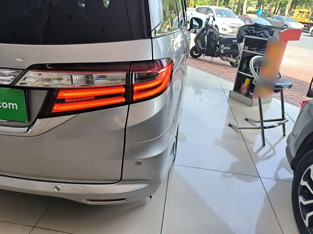 Фото 24 - Honda Odyssey