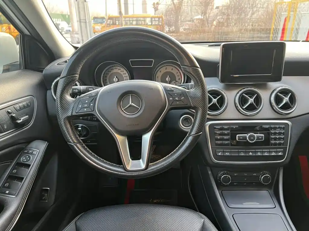 Mercedes-Benz GLA 2015 2015 GLA 220 4MATIC Luxury