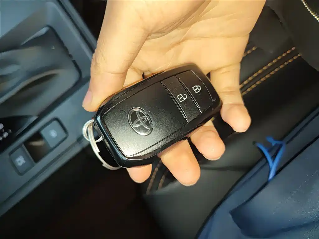 Toyota Corolla Cross 2025 2.0L Intelligent Hybrid Pioneer Edition фото 17