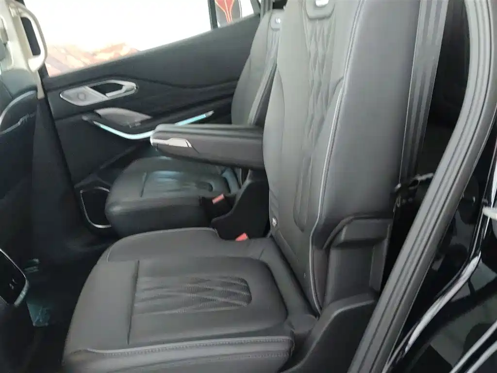 Hongqi HS7 PHEV 2024 2.0T PHEV 4WD Flagship Edition 6-seater фото 17