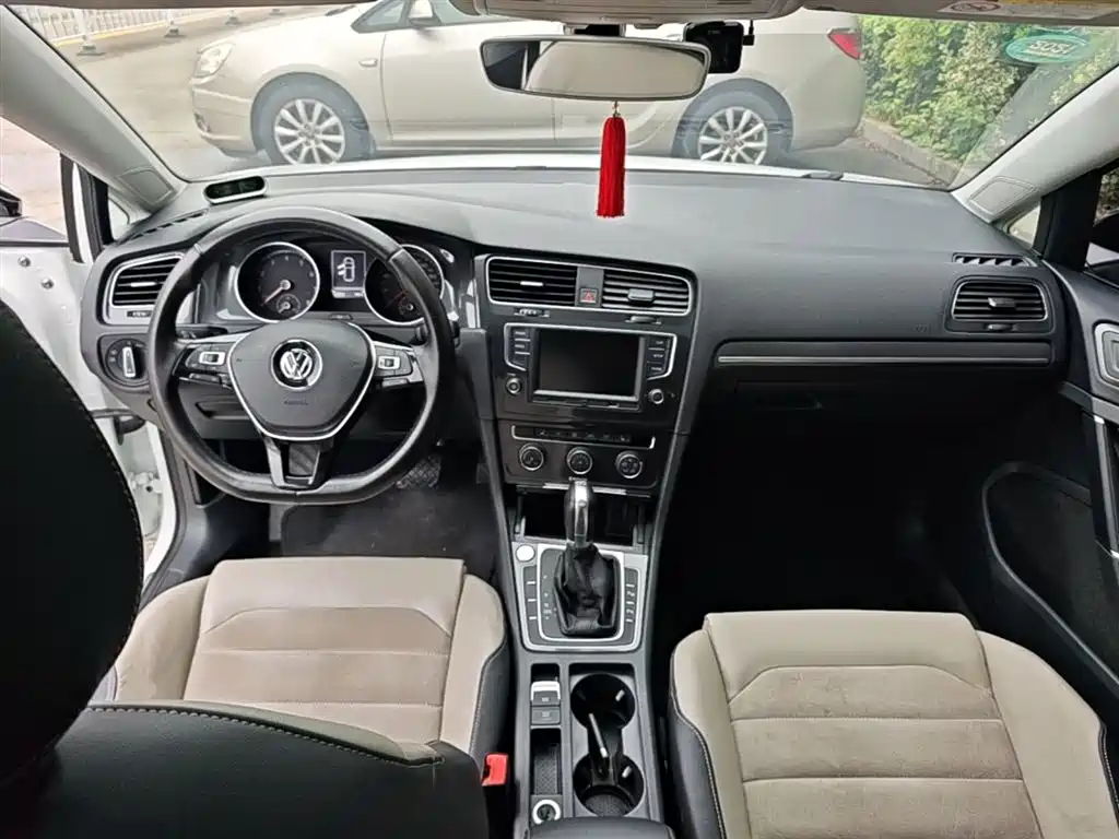 Volkswagen Golf 2017 230TSI Auto Luxury Millionth Anniversary Edition фото 6