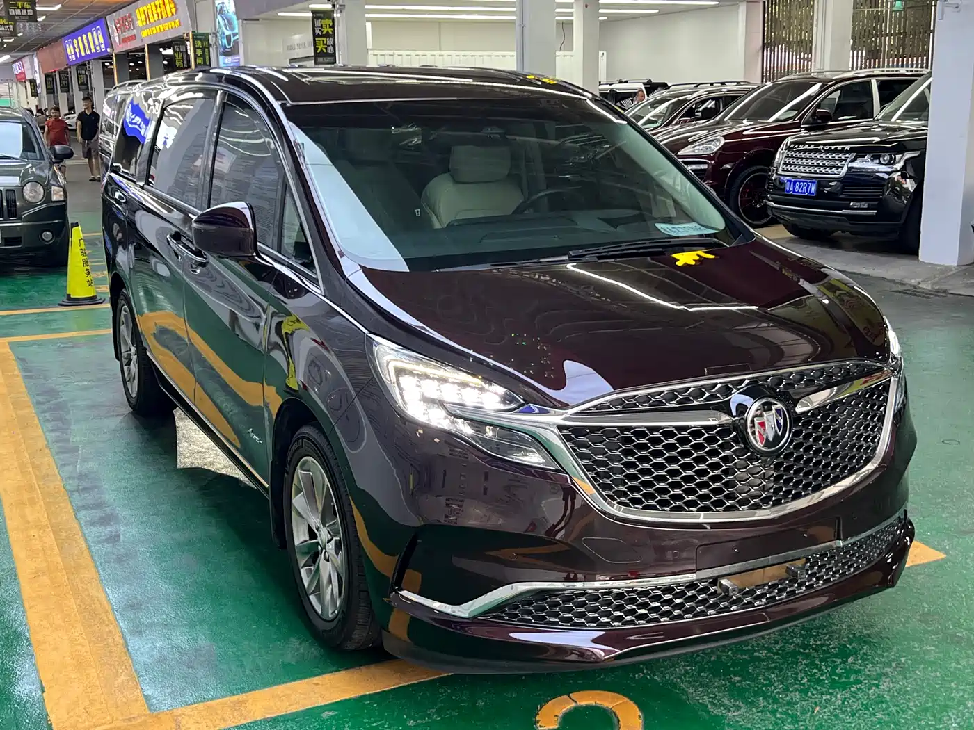 Buick GL8 2021 Avenir Aivia 7-Seater Family Edition фото 3