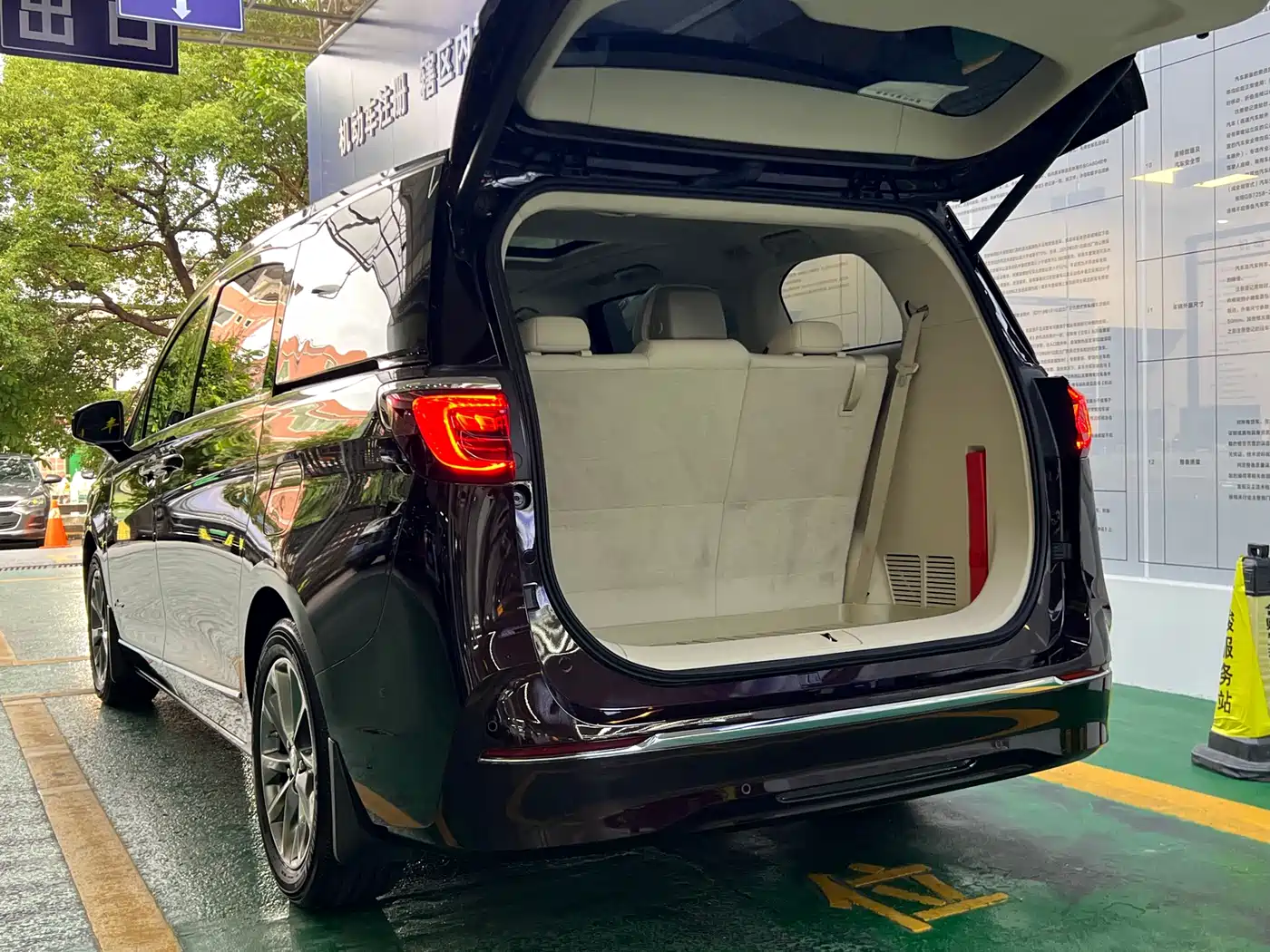 Buick GL8 2021 Avenir Aivia 7-Seater Family Edition фото 16