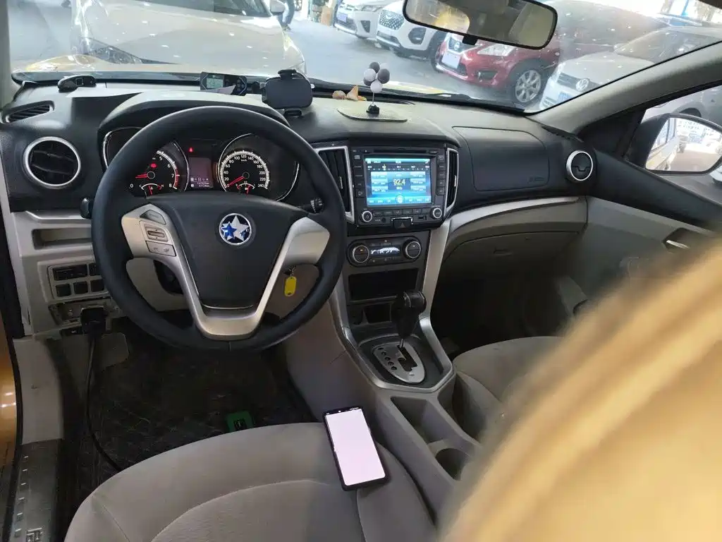 Venucia T70 2015 2015 2.0L CVT RuiQu Edition