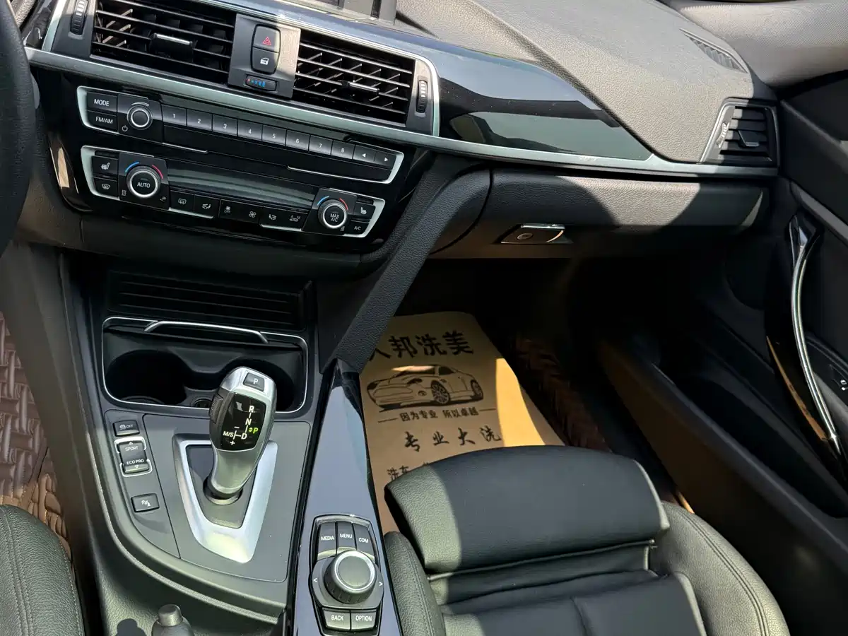 BMW 3 Series GT 2017 320i Fashion фото 25