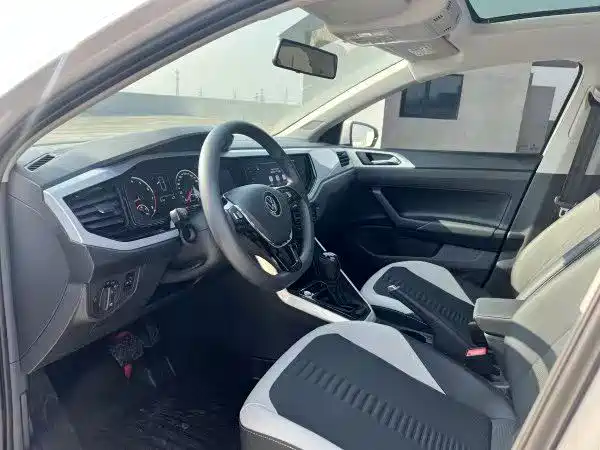 Volkswagen Polo 2019 Plus 1.5L Automatic Colorful Tech Edition фото 5