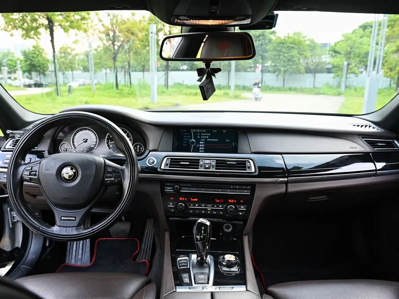 Фото 13 - BMW 7 Series