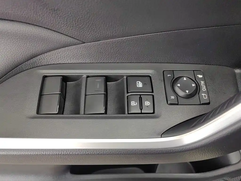 Toyota Wildlander 2025 2024 2.0L CVT FWD Leading Edition