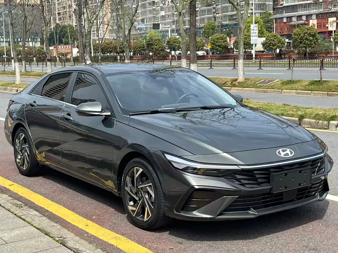 HYUNDAI ELANTRA