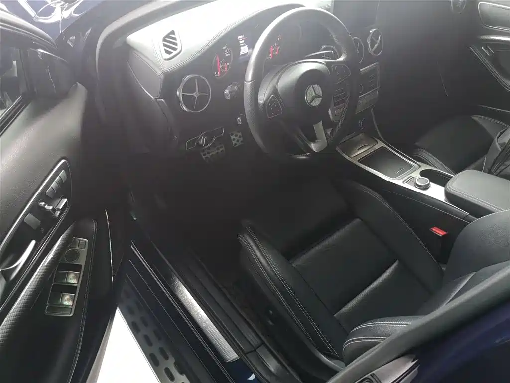 Mercedes-Benz GLA 2017 GLA 220 4MATIC Fashion фото 16