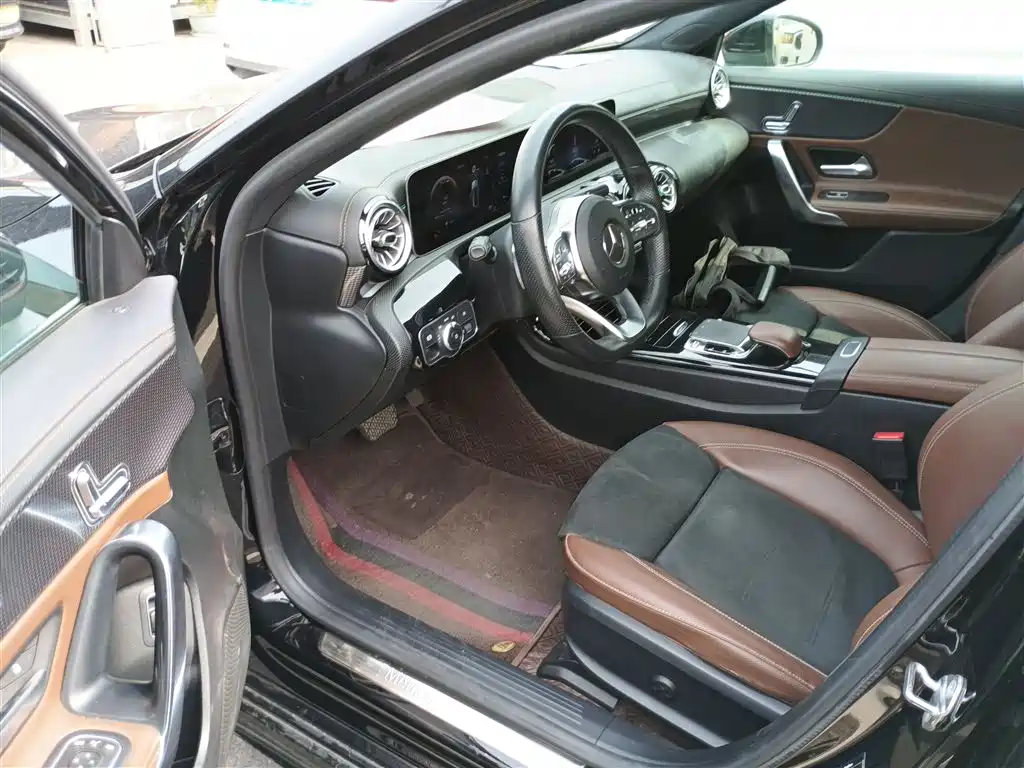 Mercedes-Benz A-Class 2019 Facelift A 200 L Sports Sedan фото 15