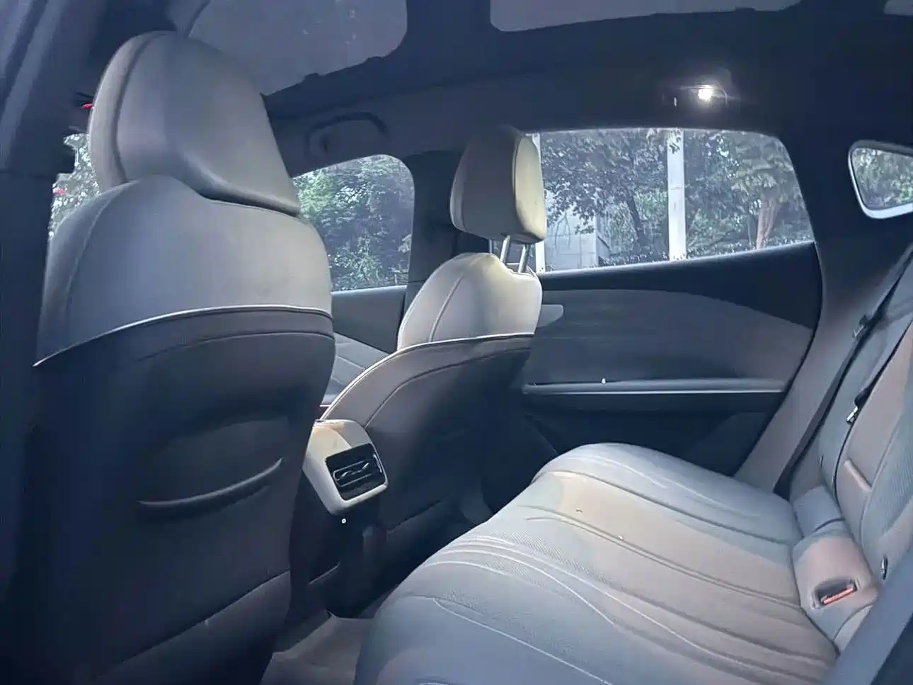 Geely Galaxy Galaxy E8 2024 2024 Model 550km RWD Soaring Dragon Edition