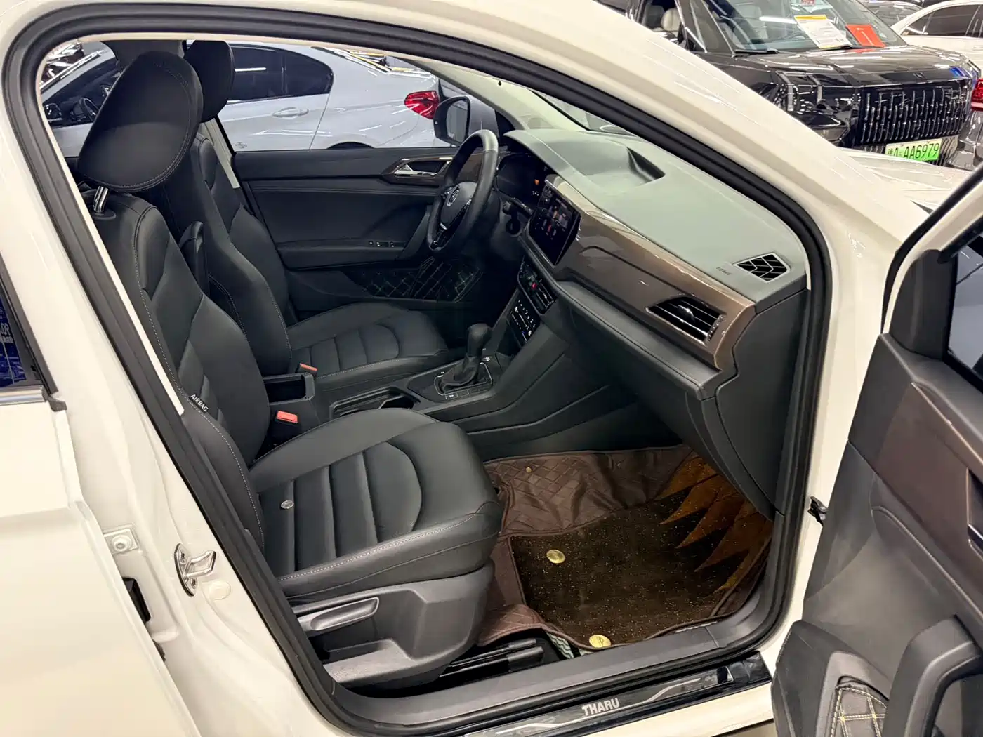 Volkswagen Tharu 2022 280TSI FWD Luxury Edition фото 14