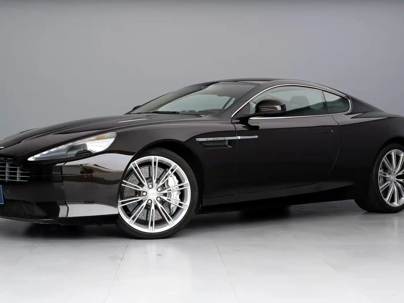 Aston Martin Virage 2012 6.0 Coupe фото 2